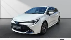 Weiss Gebraucht 2023 Toyota Corolla Team Kombi | 23.990 € (Guter Preis)