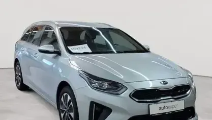 Gebraucht Kia Ceed Sportswagon Spirit 105 PS (77 kW) 2021 Sparklingsilber metallic Kombi