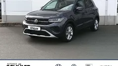 Grau (rauchgrau metallic) Gebraucht 2024 VW T-Cross Life SUV | 22.875 € (Fairer Preis)