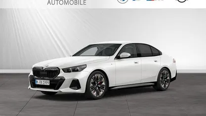 Mineralweiss metallic Gebraucht 2025 BMW 520 M Sport Limousine | 48.799 € (Fairer Preis)