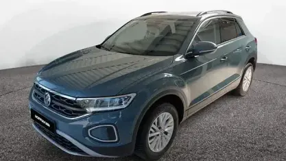Gebraucht VW T-Roc Life 150 PS (110 kW) 2025 Petrol blue metallic SUV