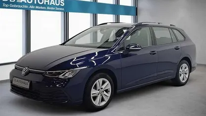 Blau Gebraucht 2023 VW Golf VIII Life Kombi | 21.260 € (Guter Preis)