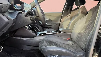 Schwarz Gebraucht 2024 Peugeot 2008 GT SUV | 19.930 € (Fairer Preis)