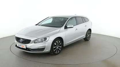 Second-hand Volvo V60 Linje Svart 152 CP (111 kW) 2018 Argintiu Break
