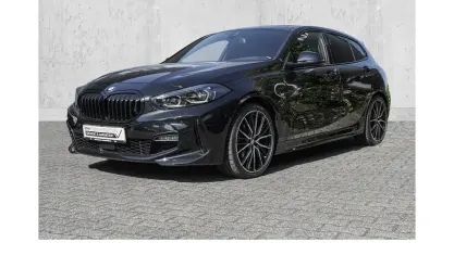 Gebraucht BMW 118 M Sport 150 PS (110 kW) 2022 Black sapphire Limousine