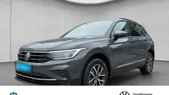 Grau Gebraucht 2021 VW Tiguan Life SUV | 31.770 € (Fairer Preis)