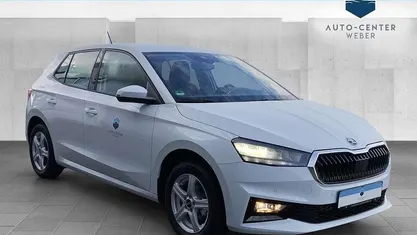Moonweiß perleffekt Neu 2025 Skoda Fabia Selection Limousine | 20.295 € (Fairer Preis)