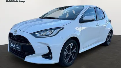 Neu Toyota Yaris Hybrid Comfort 116 PS (85 kW) 2025 Schneeweiß Kleinwagen