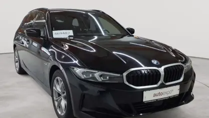 Gebraucht BMW 320e Sport Line 163 PS (119 kW) 2022 Saphirschwarz metallic Kombi