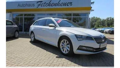 Weiss Gebraucht 2024 Skoda Superb Style Kombi | 30.990 € (Guter Preis)