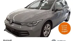 Mondsteingrau Gebraucht 2024 VW Golf VIII Life Limousine | 24.890 € (Fairer Preis)