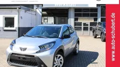 Silber Gebraucht 2023 Toyota Aygo Play Kleinwagen | 15.440 € (Fairer Preis)