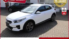 Deluxe weiß metallic Gebraucht 2022 Kia XCeed SUV | 21.864 € (Fairer Preis)