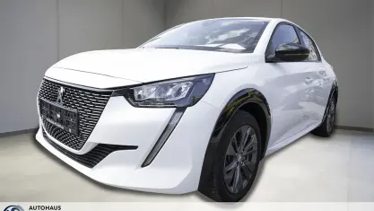 Gebraucht Peugeot e-208 Active 100 kW (136 PS) 2023 Weiss Kleinwagen
