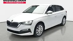 Weiß Gebraucht 2023 Skoda Scala Ambition Kleinwagen | 20.890 € (Fairer Preis)