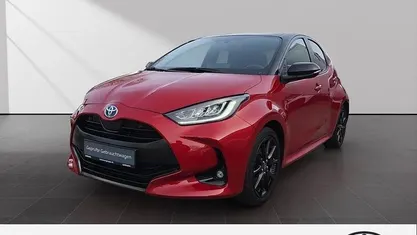 Gebraucht Toyota Yaris Hybrid Style 116 PS (85 kW) 2022 Rot Kleinwagen