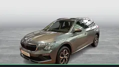 Graphitegrau metallic Gebraucht 2024 Skoda Kamiq Selection SUV | 24.490 € (Fairer Preis)