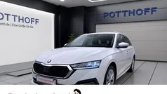 Weiss Gebraucht 2023 Skoda Octavia Style Kombi | 25.677 € (Guter Preis)