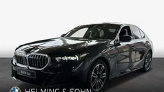 Grau (sophistograu brillanteffekt metallic) Gebraucht 2024 BMW 520 M Sport Limousine | 52.900 € (Superpreis)