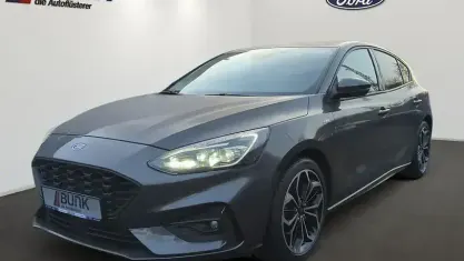 Gebraucht Ford Focus ST-Line X 155 PS (114 kW) 2022 Magneticgrau met Limousine