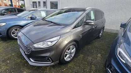 Grau Gebraucht 2021 Ford S-MAX Titanium Van / Kleinbus | 21.990 € (Fairer Preis)