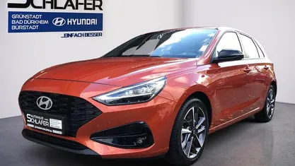 Gebraucht Hyundai i30 Advantage 101 PS (74 kW) 2025 Jupiter orange / met Limousine