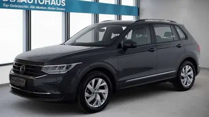 Gebraucht VW Tiguan Life 150 PS (110 kW) 2023 Grau SUV