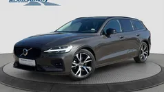 Platinum grey (grau) Gebraucht 2024 Volvo V60 Plus Kombi | 37.460 € (Fairer Preis)