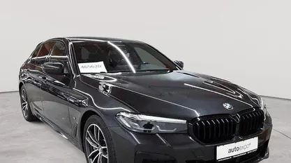 Gebraucht BMW 530 Sport Line 286 PS (210 kW) 2022 Sophistograu brillanteffekt metallic Limousine