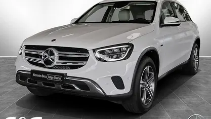 Gebraucht Mercedes GLC300e 211 PS (155 kW) 2020 Unilack polarweiß SUV