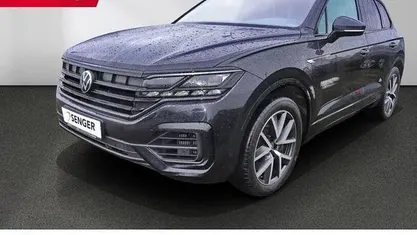 Gebraucht VW Touareg R 462 PS (339 kW) 2021 Deep black perleffekt SUV