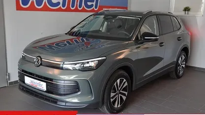 Neu VW Tiguan 150 PS (110 kW) 2026 Grün SUV