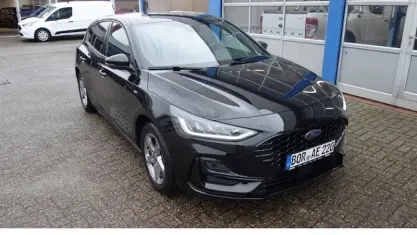 Gebraucht Ford Focus ST-Line 125 PS (91 kW) 2023 Schwarz Limousine
