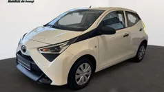 Weiß Gebraucht 2021 Toyota Aygo Business Edition Kleinwagen | 9.230 € (Guter Preis)