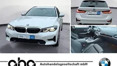 Weiß Gebraucht 2021 BMW 318 Sport Line Kombi | 21.990 € (Fairer Preis)