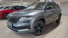 Graphitegrau metallic Gebraucht 2025 Skoda Karoq SportLine SUV | 36.885 € (Fairer Preis)