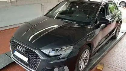 Gebraucht Audi A3 Advanced Plus 110 PS (80 kW) 2021 Grau Limousine