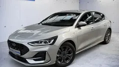 Silber Gebraucht 2024 Ford Focus ST-Line Limousine | 26.390 € (Guter Preis)