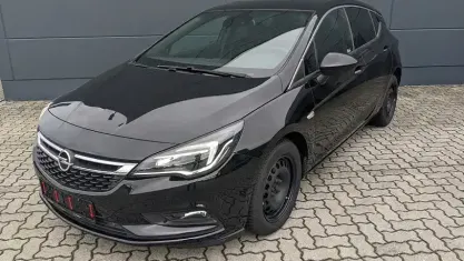 Używany Opel Astra Dynamic 136 KM (100 kW) 2018 Czarny Sedan/Limuzyna