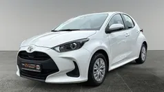 Weiß Gebraucht 2022 Toyota Yaris Comfort Limousine | 12.480 € (Fairer Preis)