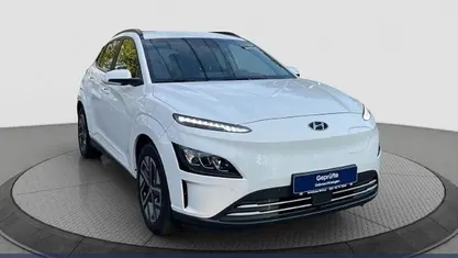 Gebraucht Hyundai Kona Trend 150 kW (204 PS) 2022 Weiss SUV