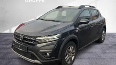 Grau Gebraucht 2023 Dacia Sandero Stepway Limousine | 15.490 € (Fairer Preis)
