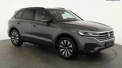 Silizium grau metallic Gebraucht 2025 VW Touareg SUV | 58.045 € (Guter Preis)