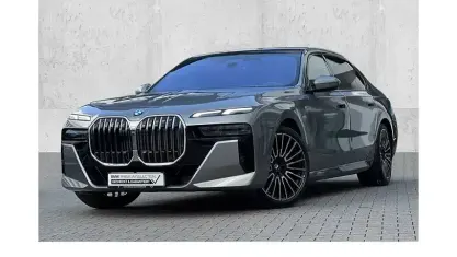 Gebraucht BMW 740 M Sport 299 PS (219 kW) 2025 Grau Limousine