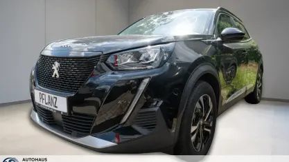 Gebraucht Peugeot e-2008 Allure 100 kW (136 PS) 2022 Schwarz SUV