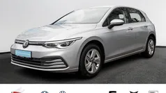 Silber Gebraucht 2022 VW Golf VIII Life Limousine | 23.990 € (Fairer Preis)