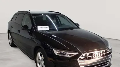 Gebraucht Audi A4 Advanced 163 PS (119 kW) 2023 Mythosschwarz metallic Kombi