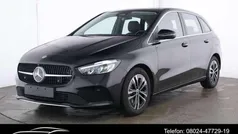 Metalliclack kosmosschwarz Gebraucht 2024 Mercedes B200 Advanced Van / Kleinbus | 32.650 € (Fairer Preis)