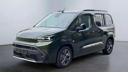 Khaki grün metallic Neu 2025 Toyota Proace Verso City Kombi | 34.330 € (Fairer Preis)