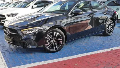 Gebraucht Mercedes A180 Progressive 136 PS (100 kW) 2025 Metalliclack kosmosschwarz Limousine